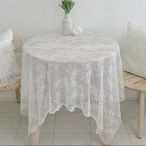 Lace table linen